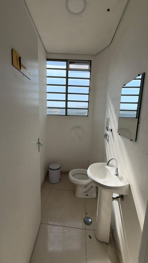 Sala comercial de 228m² — Centro, Jandira (foto 2)