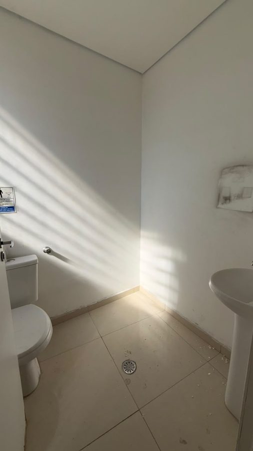 Sala comercial de 228m² — Centro, Jandira (foto 3)