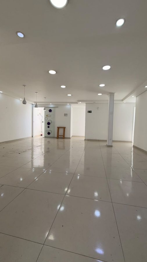 Sala comercial de 228m² — Centro, Jandira (foto 4)