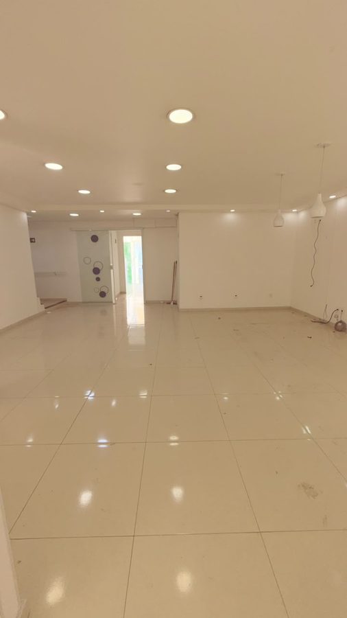 Sala comercial de 228m² — Centro, Jandira (foto 9 de 11)