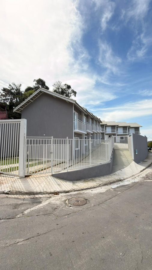 Casas de 2 dormitórios em Chácara Vista Alegre, Cotia